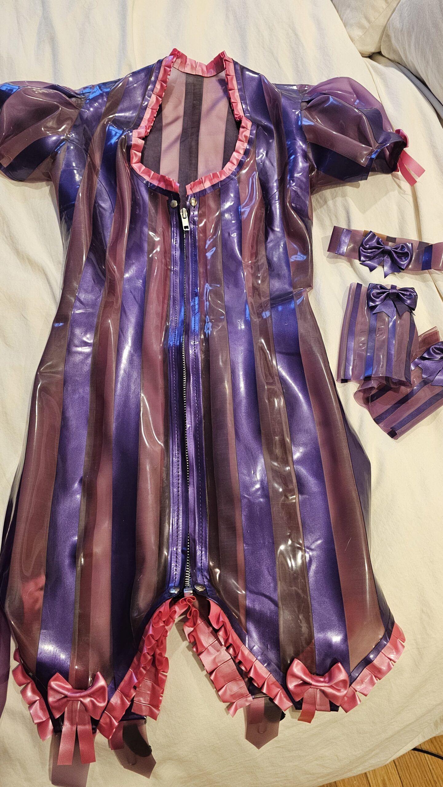 LATEX: Christmas 2011 - True Unique Memorabilia! - Image 9
