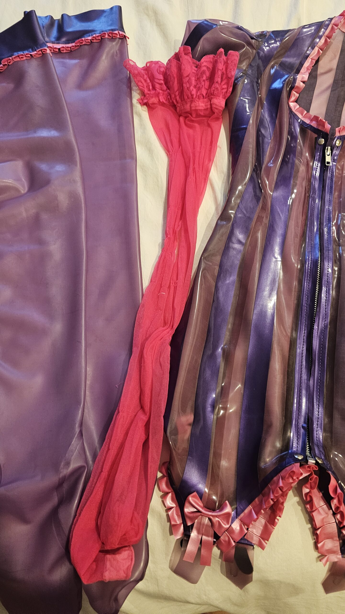 LATEX: Christmas 2011 - True Unique Memorabilia! - Image 10